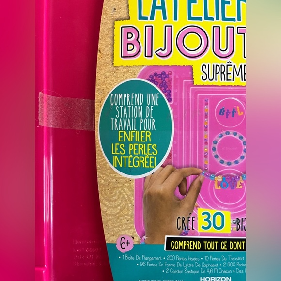 Your Décor Ultimate Jewelry Center Craft Kit – 3,000 Beads, 30+ Jewelry Pieces - Picture 7 of 16